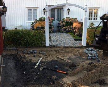 Gårdsplass i brostein